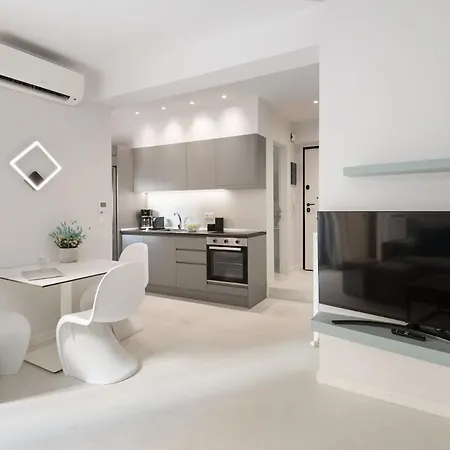 Apartament Futuristic Chic Oasis In The Heart Of The Saloniki