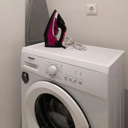 Futuristic Chic Oasis In The Heart Of The Apartment